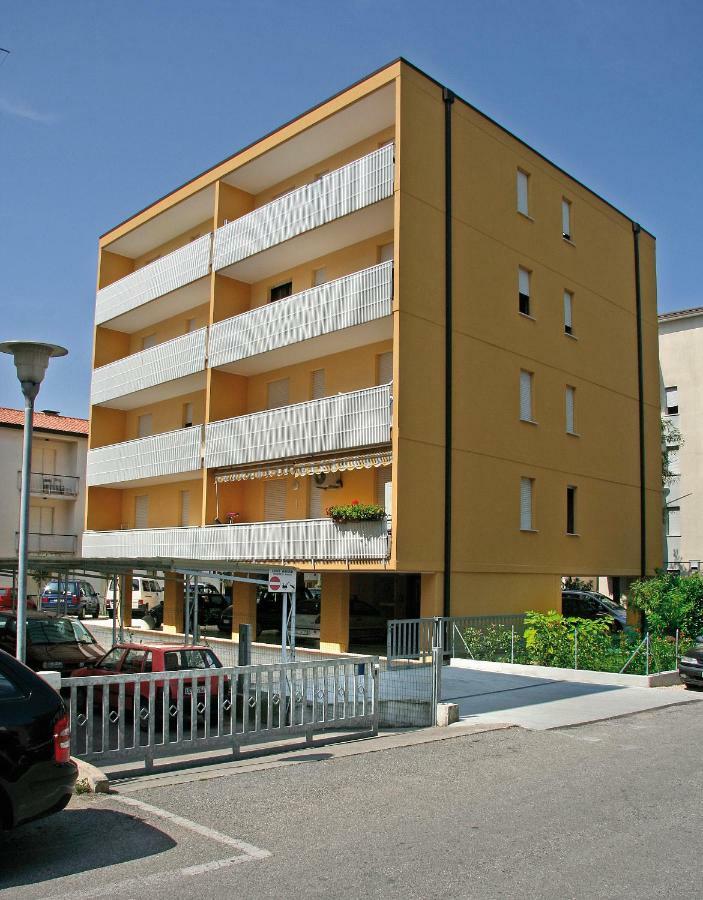 Condominio Pleione Бибионе Экстерьер фото